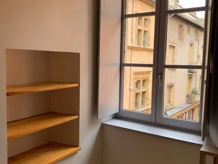 ideal celibataire ou etudiant superbe studio -- récent -- centre ville -- 27m2