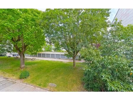 location appartement  66.09 m² t-3 à montreuil  1 525 €