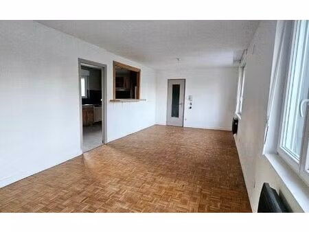 location appartement  m² t-3 à saint-quentin  565 €