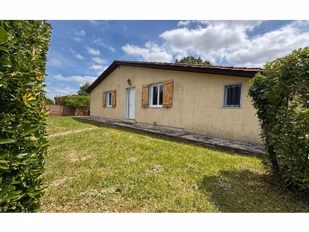 location maison  m² t-4 à cazères-sur-l'adour  782 €