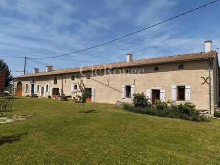 maison en pierre rénovée  à quelques pas de duras