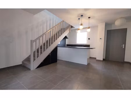 location maison  m² t-3 à manosque  905 €