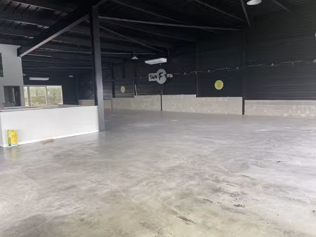 chemin de la fauceille local de 520m2