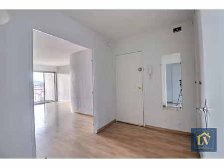 a louer appartement t2 au 7ème étage avec balcon et parking privé à perpignan