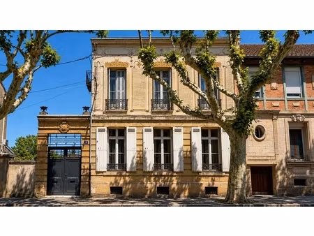maison de caractère en pierre en plein centre-ville de bergerac - 189 m²  5 chambres  jard