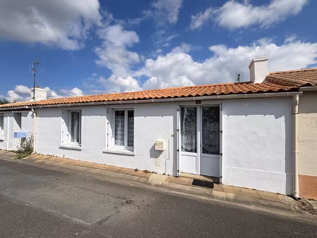 saint-mathurin longère en pierre avec cour investissemen