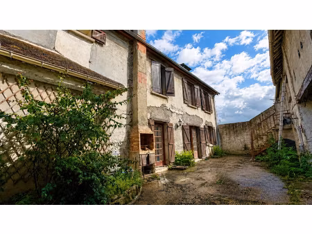 maison à rénover - 4/5 chambres - dépendance - 210 m2