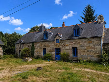 cotes d'armor proche tremargat : maison en pierre  avec 3 chambres  dépendances et 42 275m