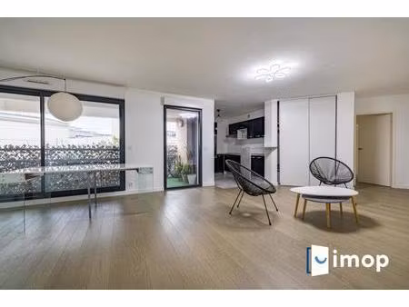 lumineux 3 pièces de 75 m² avec balcon et 2 parkings en sous-sol