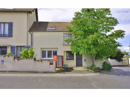 location appartement  m² t-2 à épône  700 €