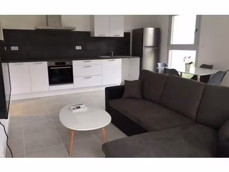 location appartement  m² t-3 à nîmes  880 €