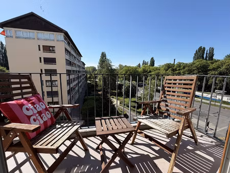 charmant t4 traversant avec balcon  parking en sous-sol et c