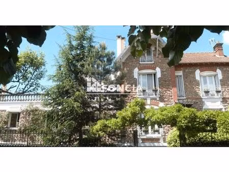 élégante propriété d'exception avec piscine intérieure et studio de musique- parc du tremb
