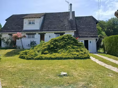 la chapelle longueville  dans un environnement calme  maison avec garage