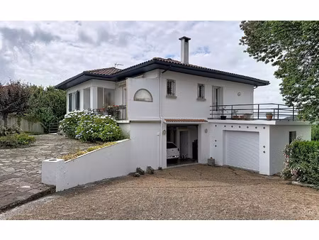 maison saint-pierre-d'irube 208 m² t-7 à vendre  675 000 €