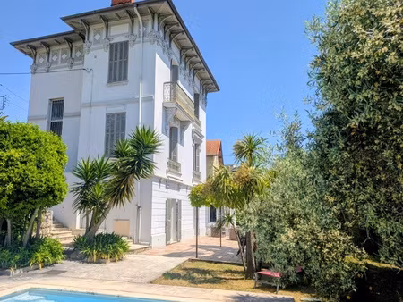 élégante villa des années 20 au charme préservé avec piscine