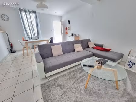 ? t3 meublé  cuisine équipée  lave-linge  four  induction  smart tv  pamiers centre - dire