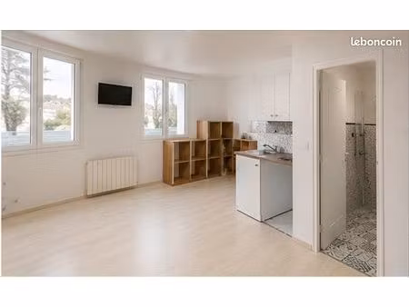 studio lumineux entièrement rénové