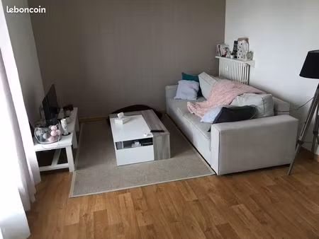 t2 avec balcon 43 m²/ chauffage compris