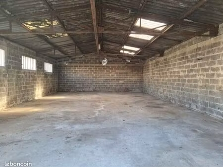 loue hangar/atelier de 142 m2 avec mezzanine  idéal pour stockage. proche de bordeaux  pro
