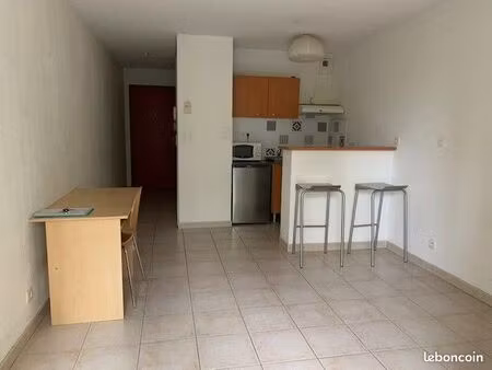studio meublé + parking & balcon montfavet agroparc