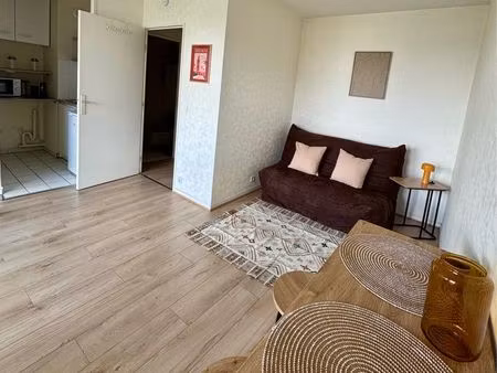 location studio meublé 25m2 avec balcon - cergy le haut