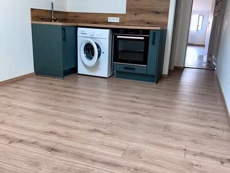 charmant t2 refait à neuf situé dans le centre-ville de lectoure