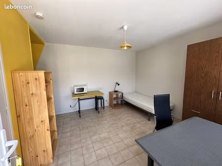 location studio meublé
