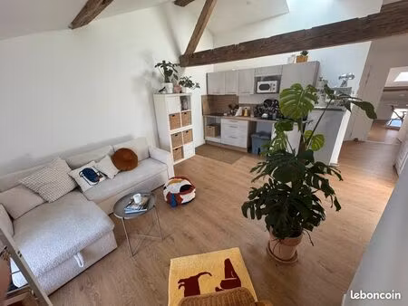 appartement climatisé 3 pièces (65m² au sol) avec place de parking dans garage commun + bo