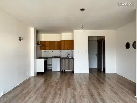 t2 lumineux de 45 m² avec grand balcon – quartier blanqui (tours)