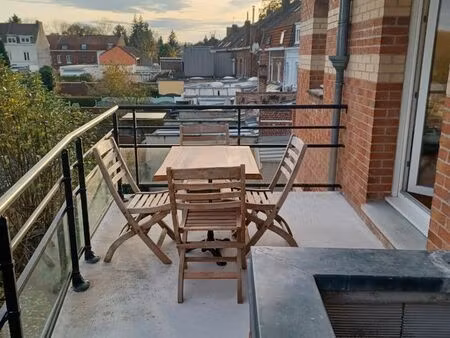 t2 meublé en duplex garage / terrasse