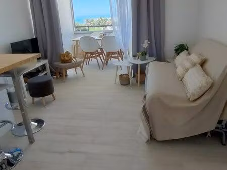 grand studio - 28 m2 en bail mobilité - quartier quilles - vue mer - parking