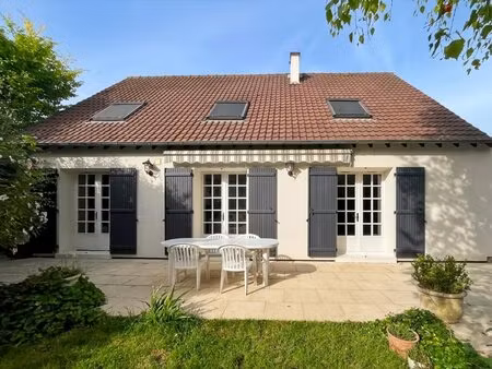 maison de 8 pièces de 156 m² à bailleau-armenonville