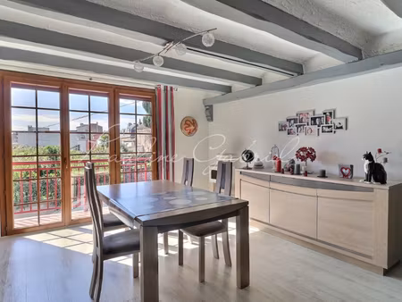 appartement duplex  grand séjour et cuisine indépendante  3 chambres  garage  buanderie
