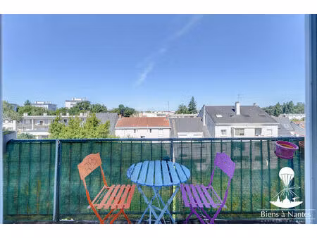 a vendre t4 nantes canclaux avec balcon  ascenseur et box