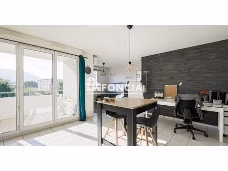 t2 de 47 m² en excellent état  avec terrasse couverte et ascenseur  au cœur d’un secteur r