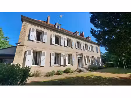 demeure du xviie avec dépendances et parc