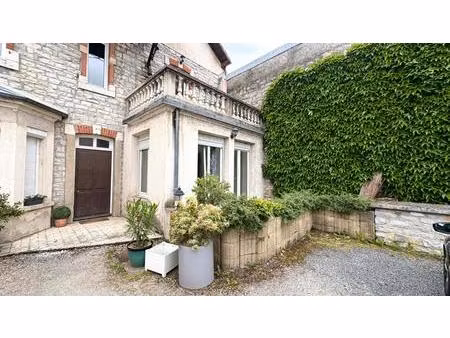 à louer – t2 avec terrasse et parking privatif – besançon  rue du château rose