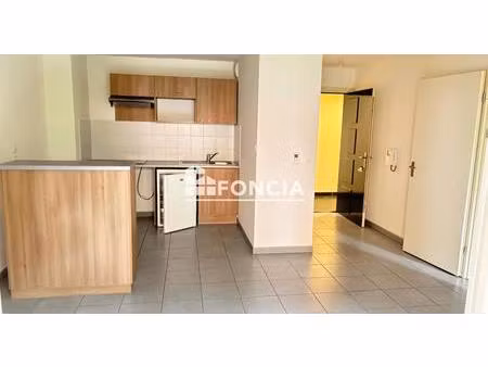 t2 de 41 m2 a castanet avec terrasse et parking interieur