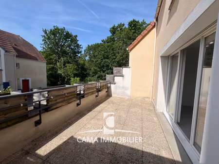 très beau duplex de trois pièces à chateaufort.