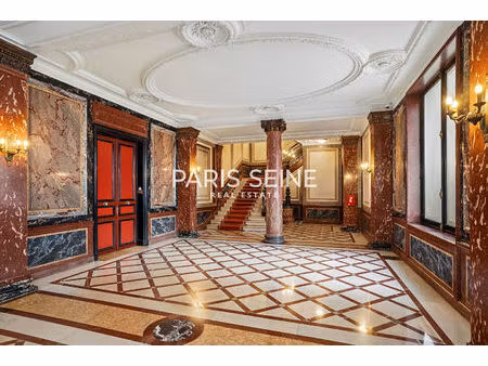 ** haussmann ** studio vide de 30 m² avec cuisine indépendante !