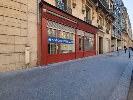 local avec vitrine
