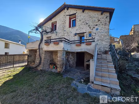 maison escaro avec jardin et dépendance