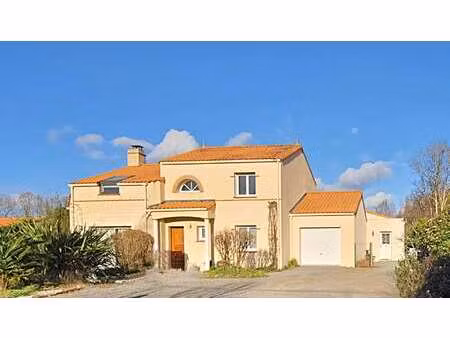vente maison à la chevrolière (44118) : à vendre / 253m² la chevrolière