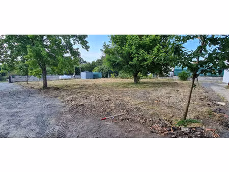 terrain constructible viabilisé libre de constructeur à prignac et marcamps