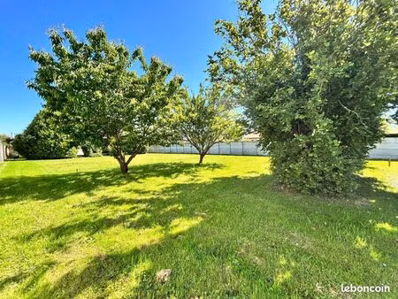terrain 689 m² villeneuve