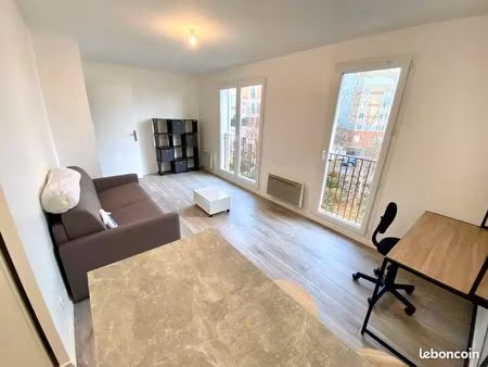 massy – studio meublé standing 28 m² + parking sécurisé – rer/tgv à 5 min