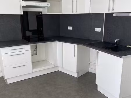 apprtement en rdc centre ville de puy guillaume