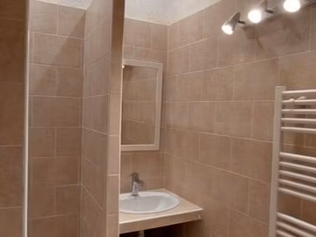 location studio 25m2 remoulins proche commerces