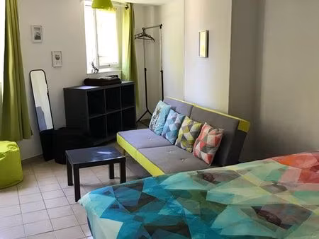 loue très beau logement meublé